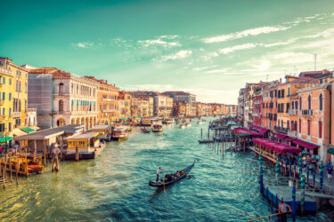 イタリア・ヴェネツィアの観光公害に住民が疲弊。現状とオーバーツーリズム解消への取り組み
